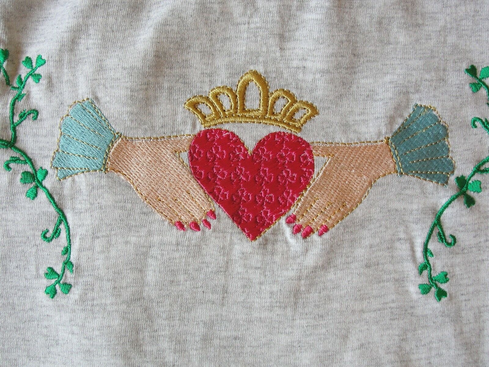 Exquisite Shamrock And Claddagh Embroidered T-shirt Lg