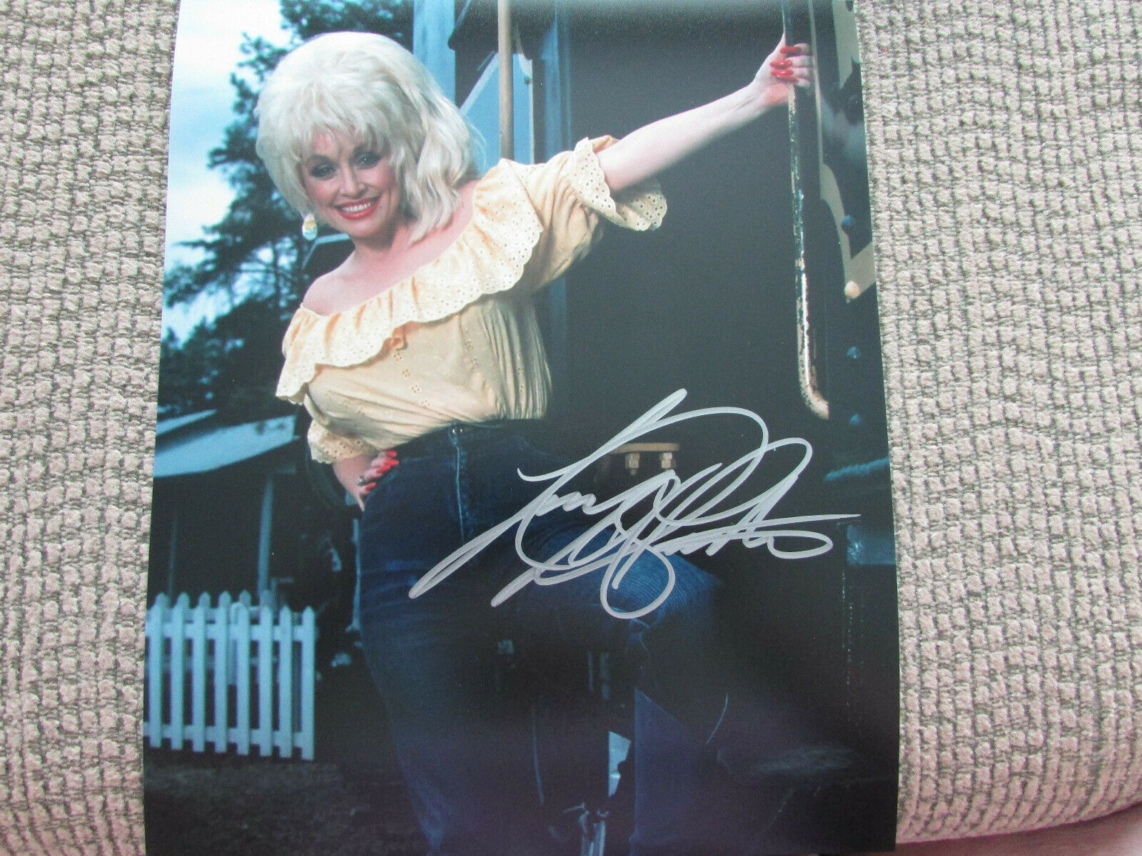 Dolly Parton Country Music Singer   8x10 Photo Signed