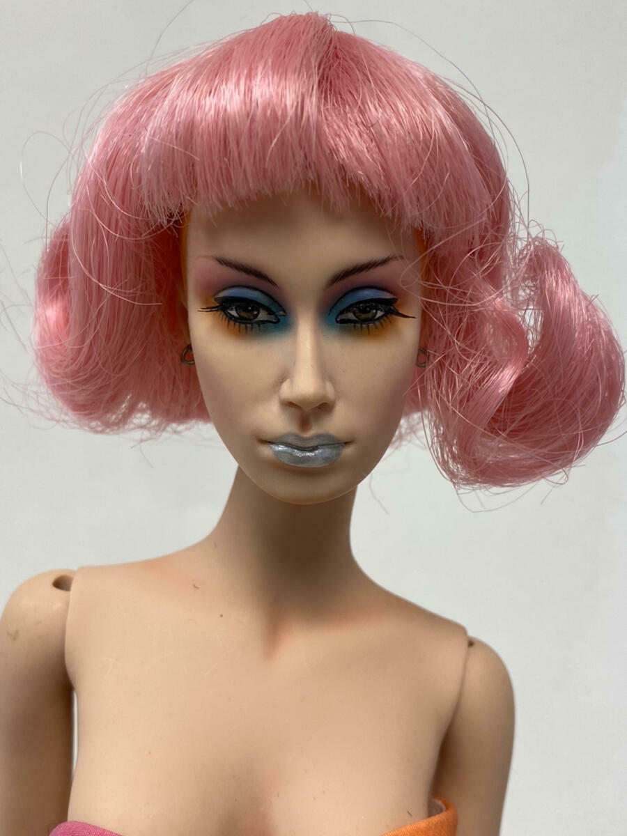 Short Flip Pink Doll Wig Shown On A Superdoll Sybarites Talc Doll Lot 4